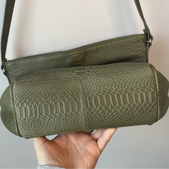 Stone Mountain Olive Green Reptile-Textured Leather Crossbody Bag NWOT - Picture 14 of 16
